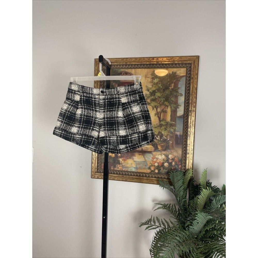 Ming Basics Women's Black And White Pocket Mid Rise Shorts Size 6